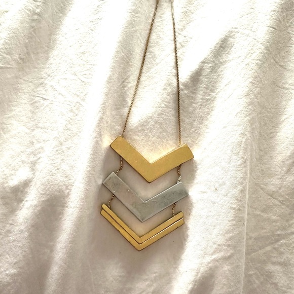 Madewell Floating Arrow Necklace - Picture 4 of 4